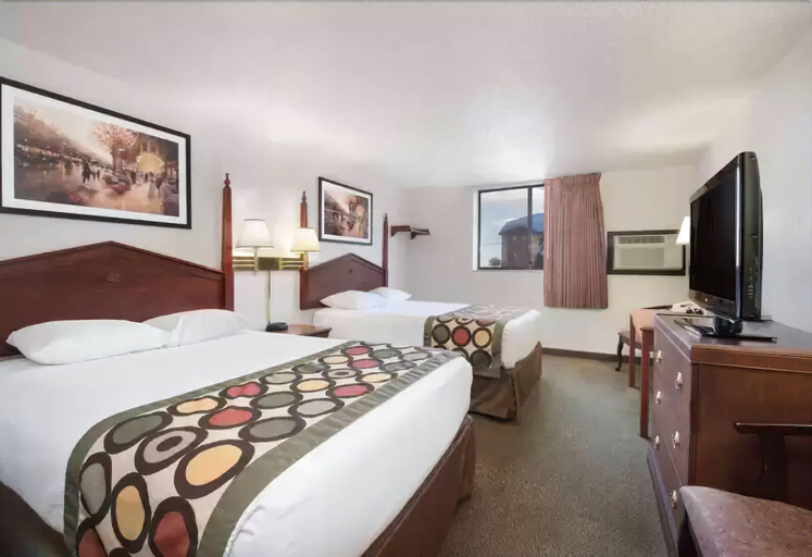 Bedroom 1, Serena Inn & Suites - Rapid City, Pennington