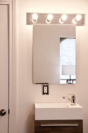 Bathroom 2, The Parkdale Hostellerie, Toronto