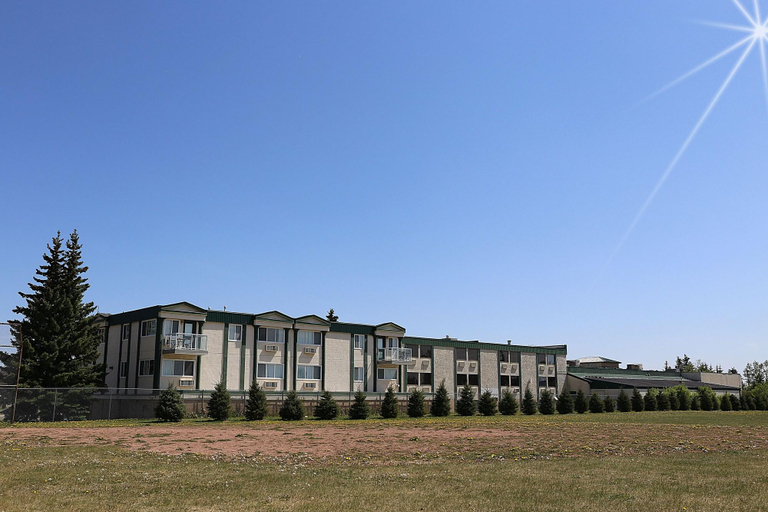Exterior & Views 2, Tamarack Motor Inn, Division No. 9