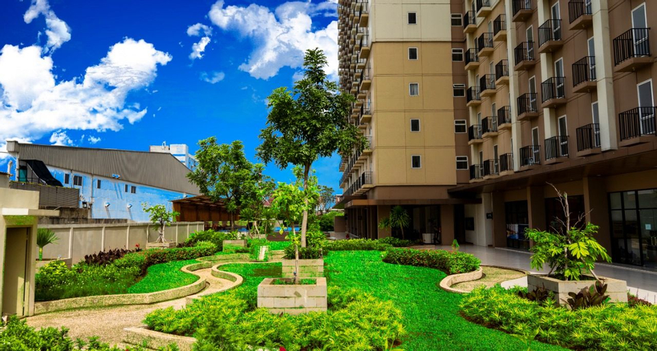 Exterior & Views 8