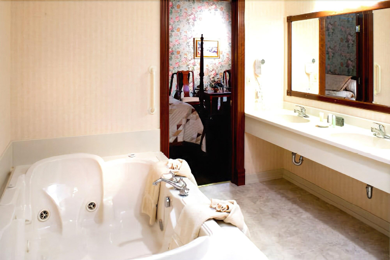 Bathroom 4, Carlisle Inn Walnut Creek, Holmes