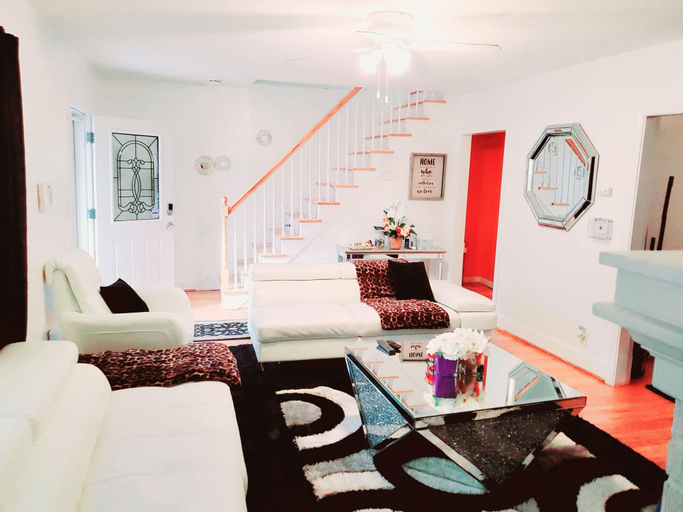 Public Area 3, Upscaled Home in a Quiet Neighborhood, Hampden