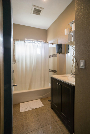 Bathroom 3, The Utah Inn, San Francisco