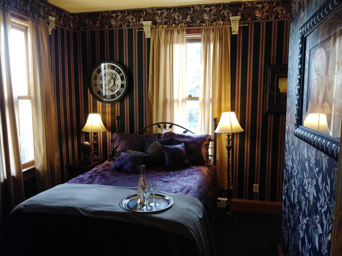 Bedroom 4, The Thayer, Wright