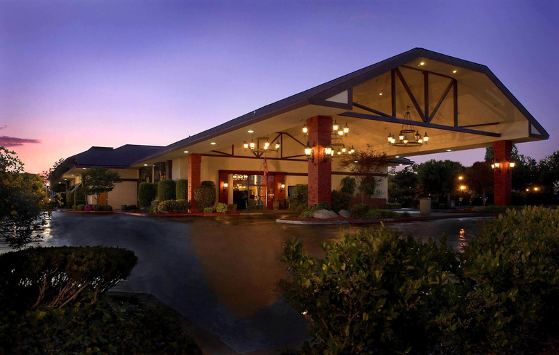 University Square Hotel, Fresno