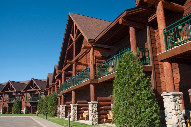 Exterior & Views