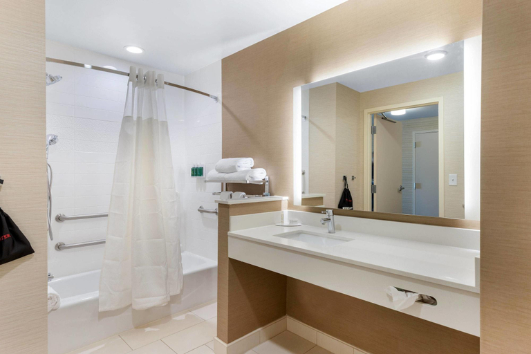 Bathroom 5, Fairfield Inn & Suites by Marriott Mebane, Alamance