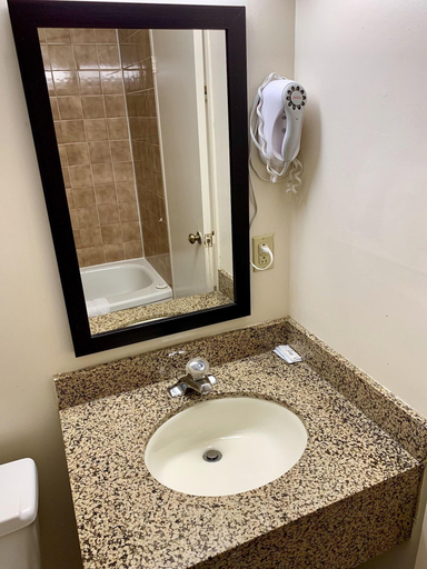 Bathroom 4, Deluxe Inn, Toronto