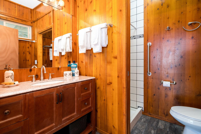 Bathroom 4, Aloha Junction Bed & Breakfast, Hawaii