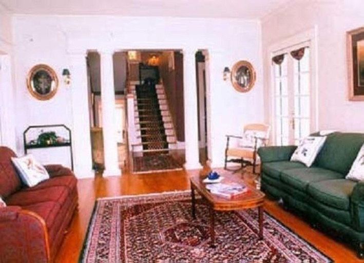 Public Area, Far View - A Bed & Breakfast Estate, Washington