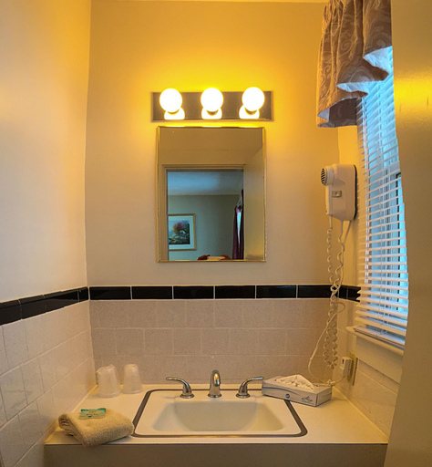 Bathroom, Oxen Yoke Motel, Carroll
