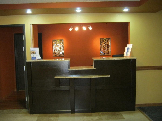 Public Area, Burnsville Inn & Suites, Dakota
