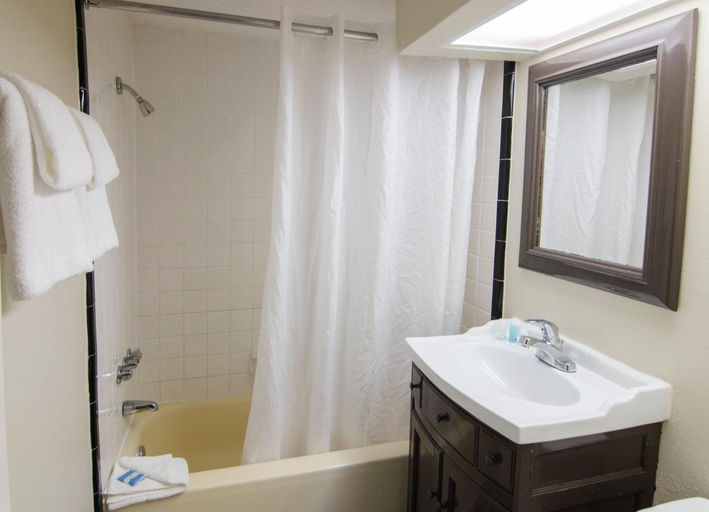 Bathroom 3, Ocean Inn, Horry