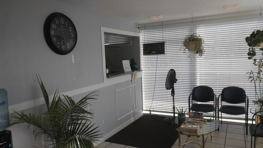 Public Area 2, Holiday Lodge, Chelan