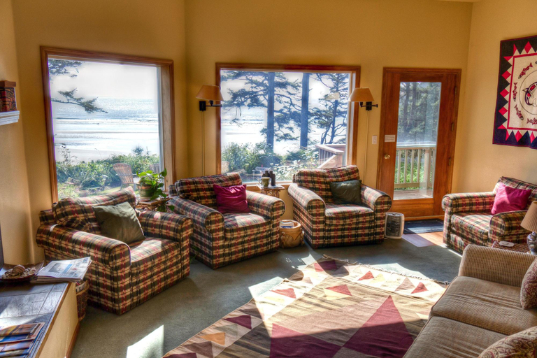 Public Area 3, Tyee Lodge Oceanfront B&B, Lincoln