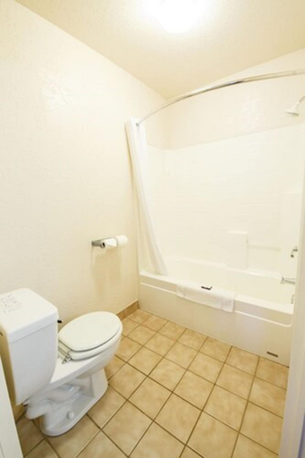 Bathroom 3, Murphys Inn Motel, Calaveras