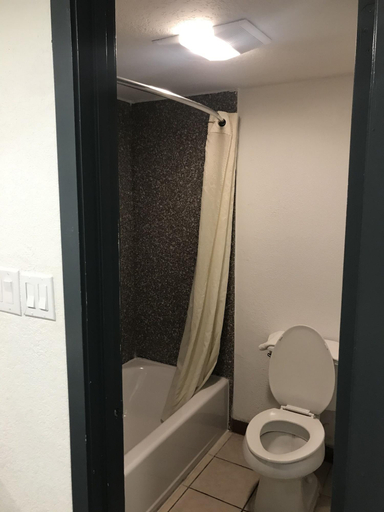 Bathroom 3, Star Inn Hotel Seaworld San Antonio, Bexar