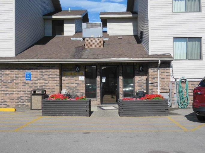 Exterior & Views, Serena Inn & Suites - Rapid City, Pennington