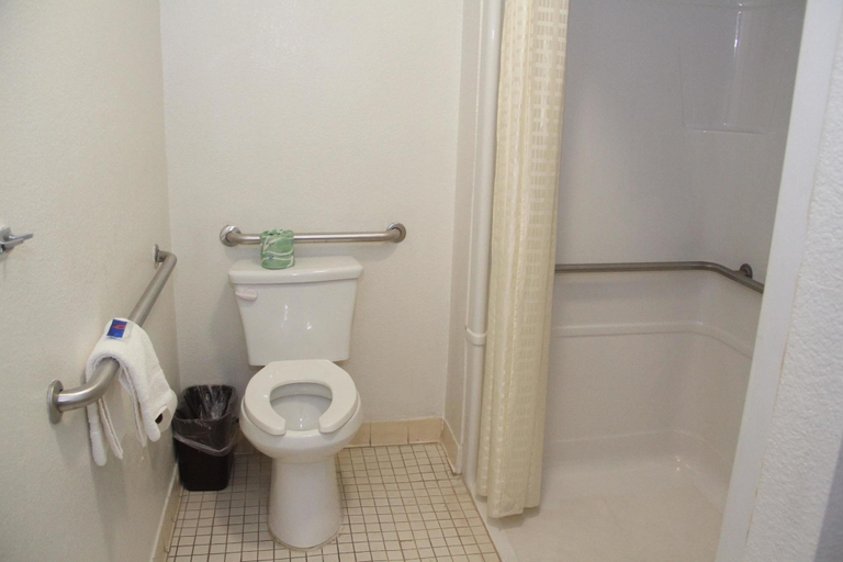 Bathroom, Motel 6 Lufkin, TX, Angelina