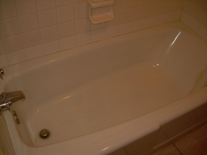 Bathroom 4, 83 Motel, Lincoln