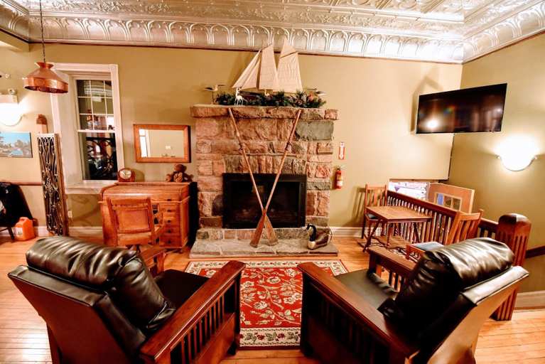 Public Area 3, The Burleigh Falls Inn & Suites, Peterborough