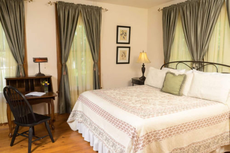 Bedroom 2, Delta Street Inn, Marion