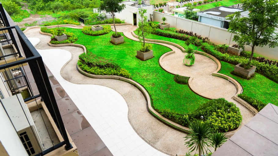 Exterior & Views 18