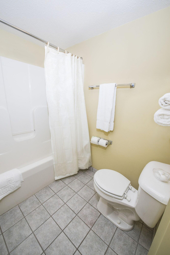 Bathroom 4, Our Guest Inn and Suites - Downtown, Ottawa