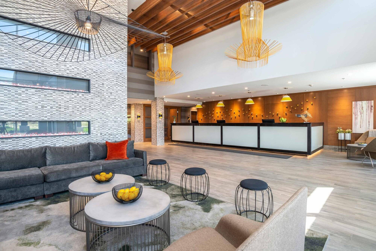 Public Area 2, Sandman Hotel Hamilton, Hamilton