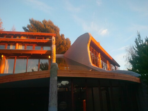 Celestial Inn, Cautín