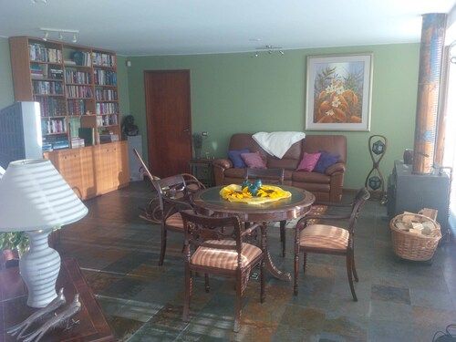 Celestial Inn, Cautín