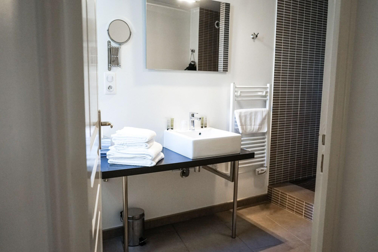 Bathroom 5, Hôtel Le Collonges, Corrèze