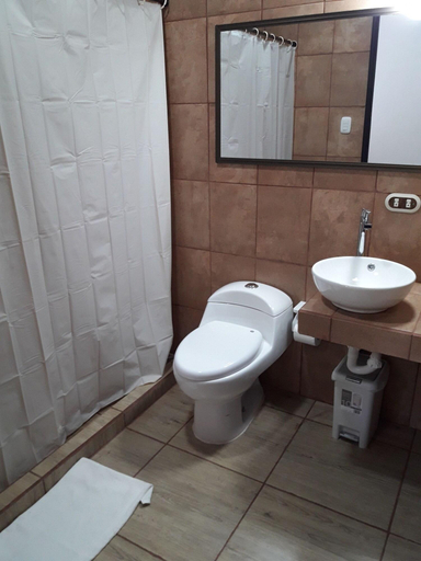 Bathroom 4, Vida Aventura Ranch, Bagaces