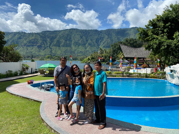 Zoe's Paradise Waterfront Hotel, Samosir
