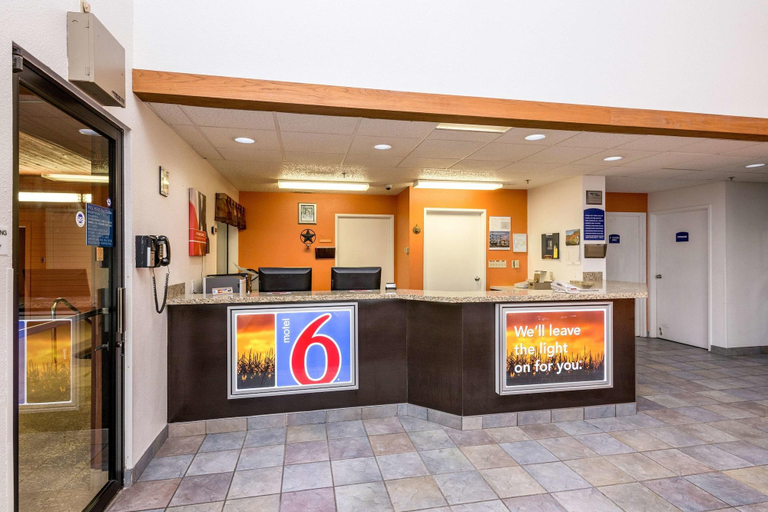 Public Area 2, Motel 6 Waterloo, IA, Black Hawk
