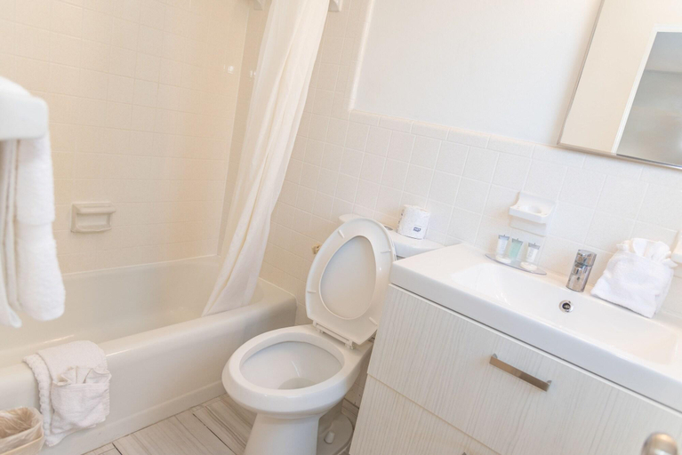 Bathroom 3, Regency Inn & Suites, Sarasota