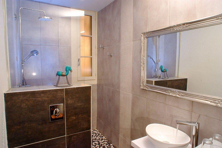 Bathroom 4, La Petite Saunerie, Vaucluse