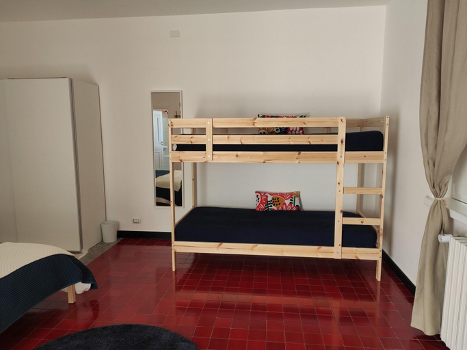 Bedroom 2, Artemisia, Bari
