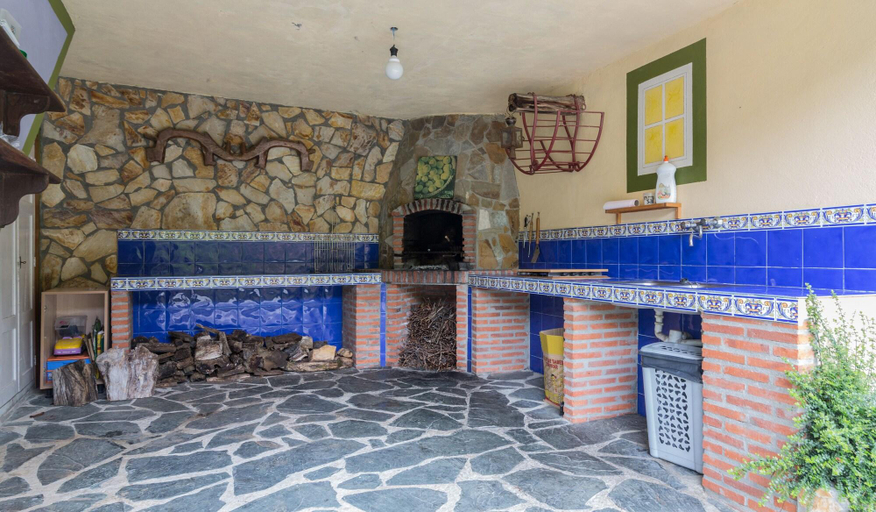 Public Area, La Pumarada de Limés, Asturias