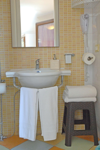 Bathroom 4, Borgo Console, Lecce