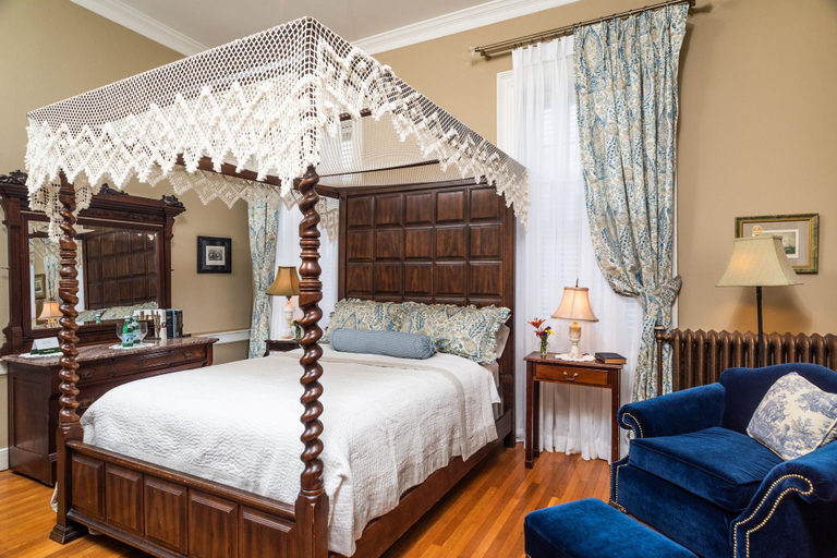 Bedroom 4, Ironclad Inn & Bourbon Room, Fredericksburg