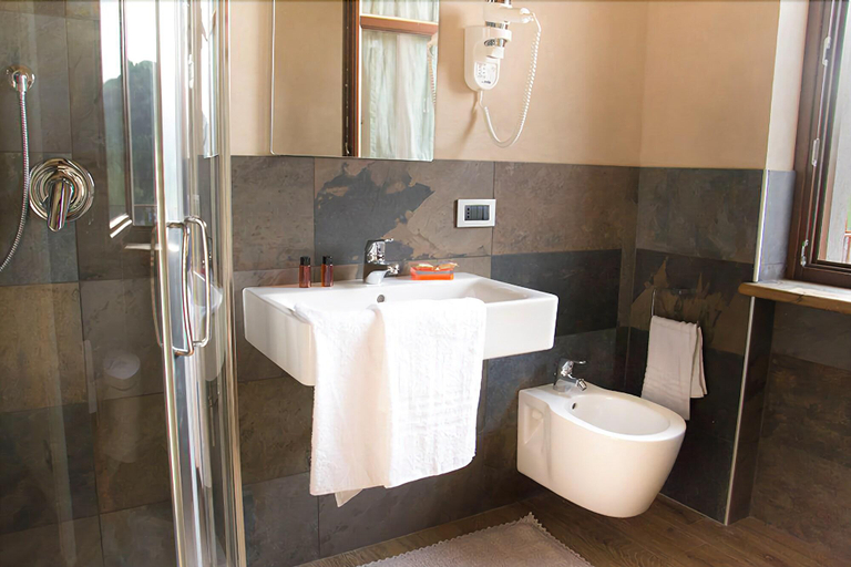Bathroom 4, Villa Laura, Cuneo