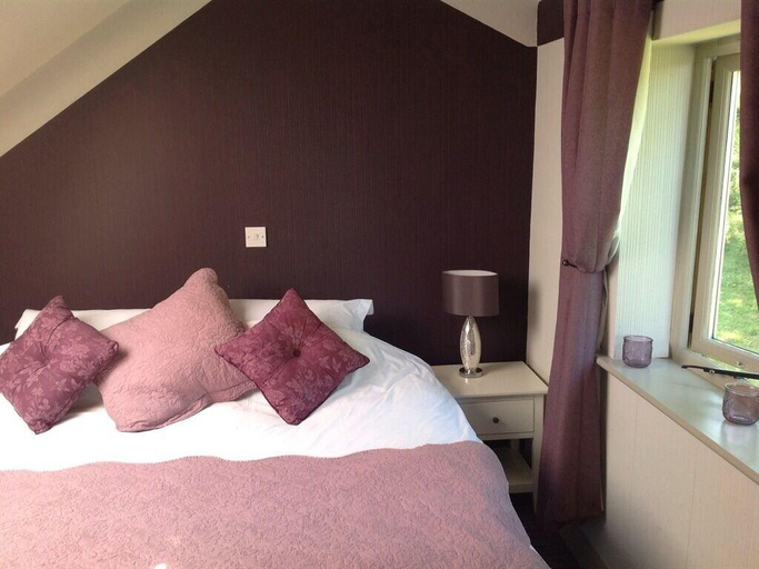 Bedroom 2, Pendle Inn, Lancashire