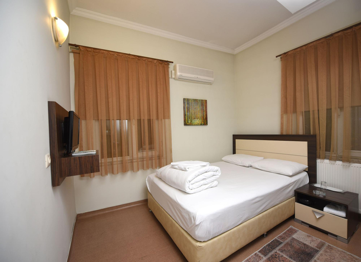 Bedroom 4, Zeybek Hotel, Edremit