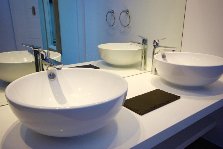 Bathroom 5, Escape to the Beach, Eden