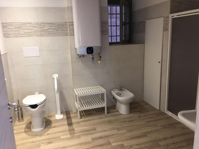 Bathroom 4, La Casina, Brescia