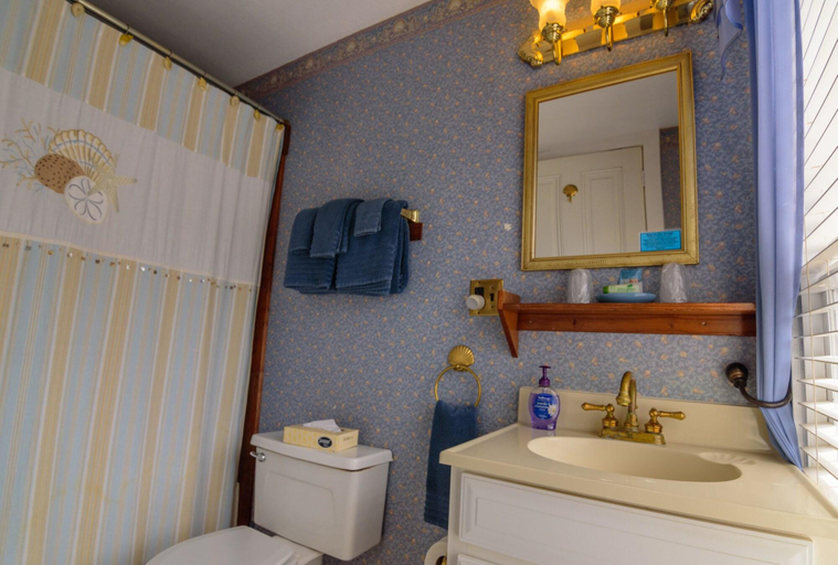 Bathroom 4, Nicholson House at Beaujolais, Mendocino
