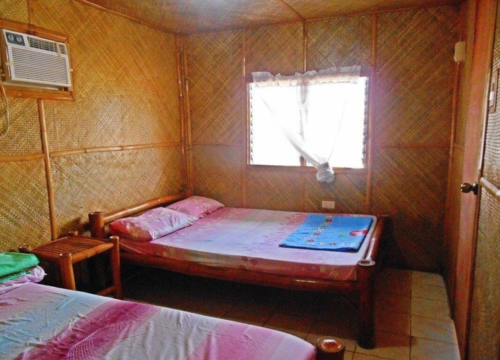 Bedroom, Mar and Em's Bamboo Cottages, Daanbantayan