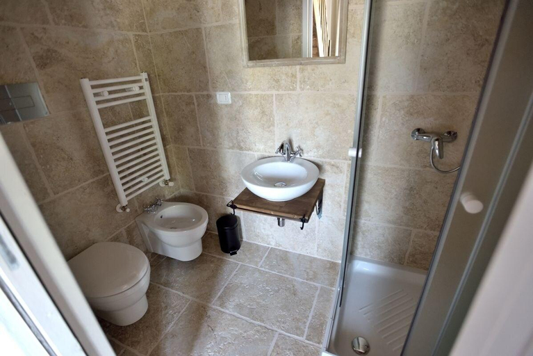 Bathroom 5, B&B Villa Giorgia, Bari