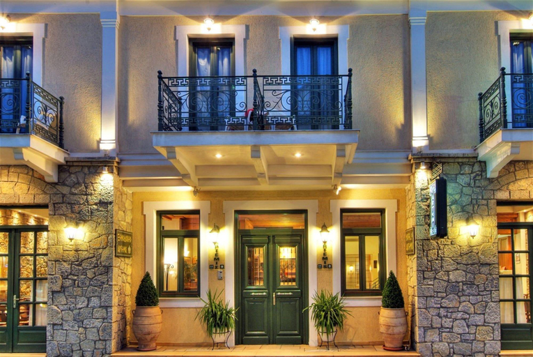 Exterior & Views